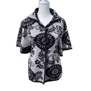 Willi Smith Kimono style cardigan size medium button down sweater floral grey.